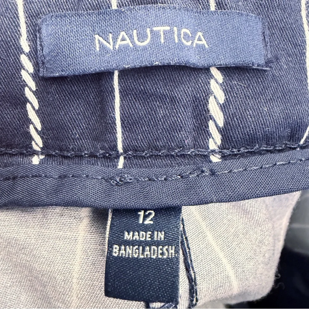 Nautica Women's Navy and White Striped Shorts Women's 12 Nautical Preppy‎ Luxury